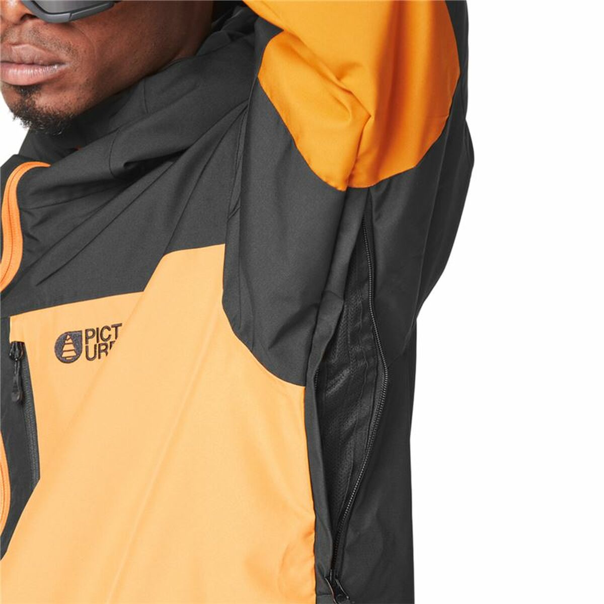 V4HE230F8008A22BD2A44DCA9A9880A9B77R5495270P6