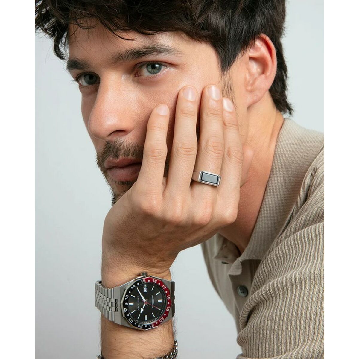 V4H46A1748064F7B2C911BD74F190E4C56ER6733165P3